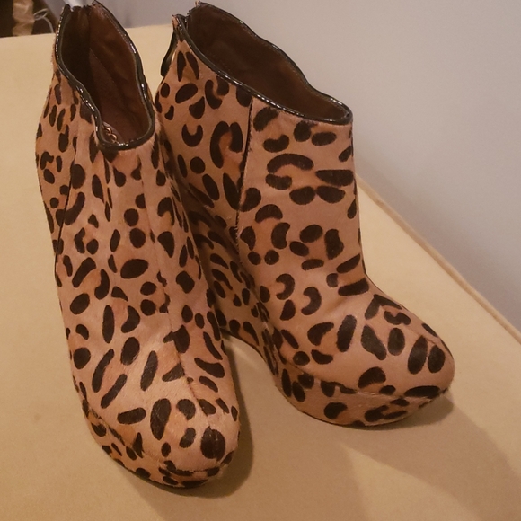 Bebe leopard wedge booties 6M - Picture 3 of 5